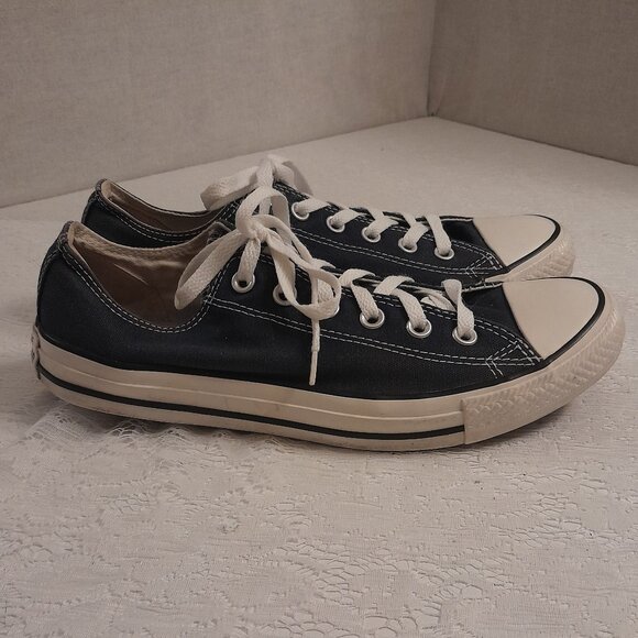 Converse Chuck Taylor All-Stars sz 8 - Picture 3 of 5